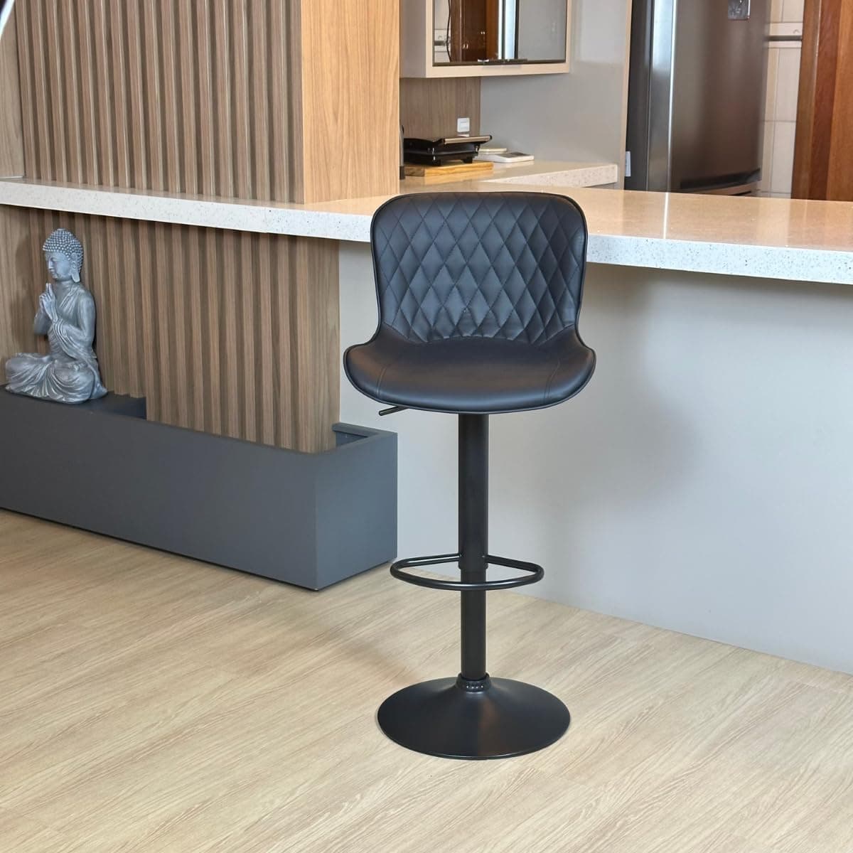 Banqueta Alta Giratória com Encosto em Couro PU Conforto Estilo e Elegância para sua Cozinha Moderna (Preto)