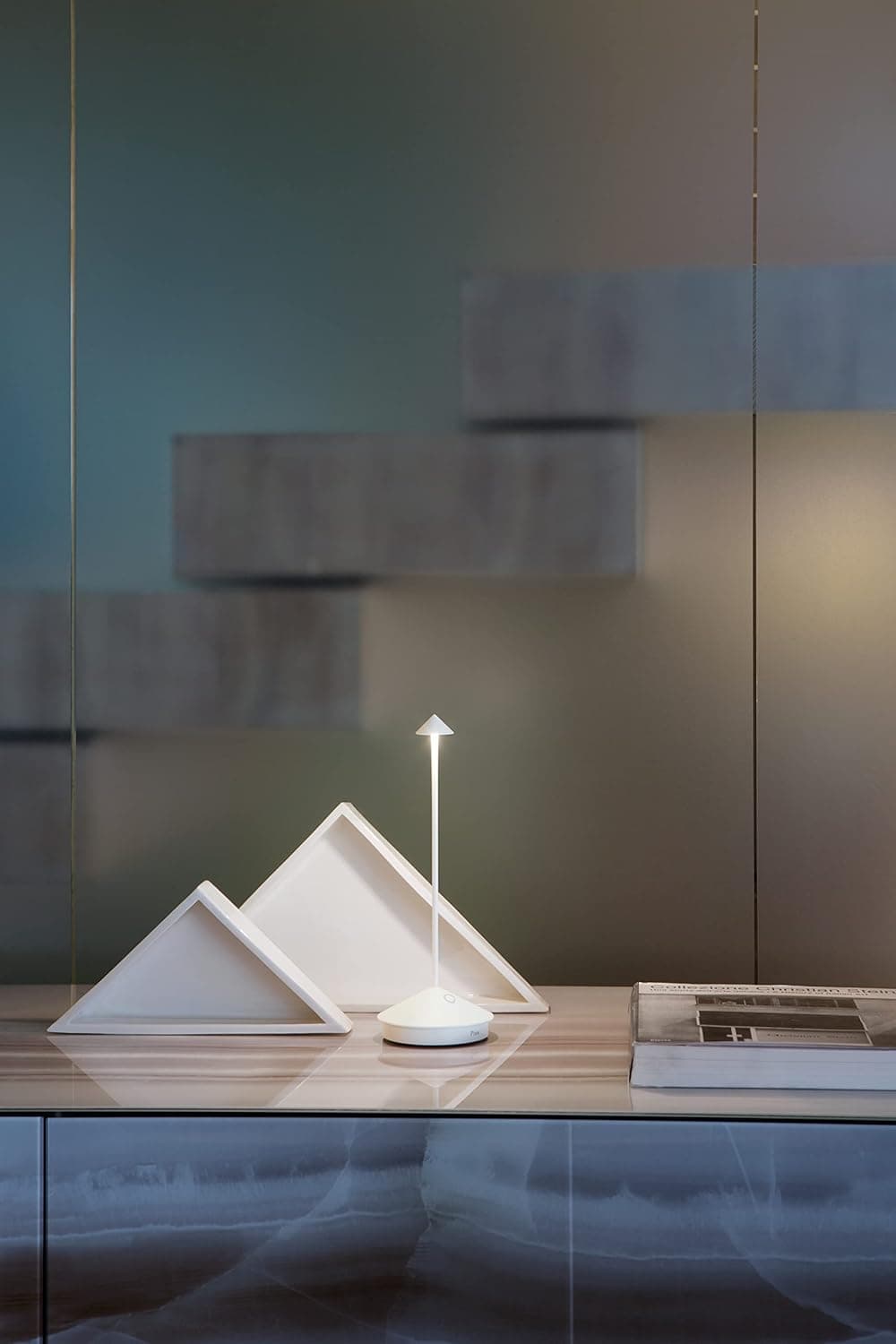 Zafferano – Luminária Portátil Pina Pro (Branco) LED 2200K–3000K | Recarregável com Sensor Touch, Base de Contato e IP54 | Ideal p/Uso Interno ou Externo (Exceto Folheados) - Imagem 3