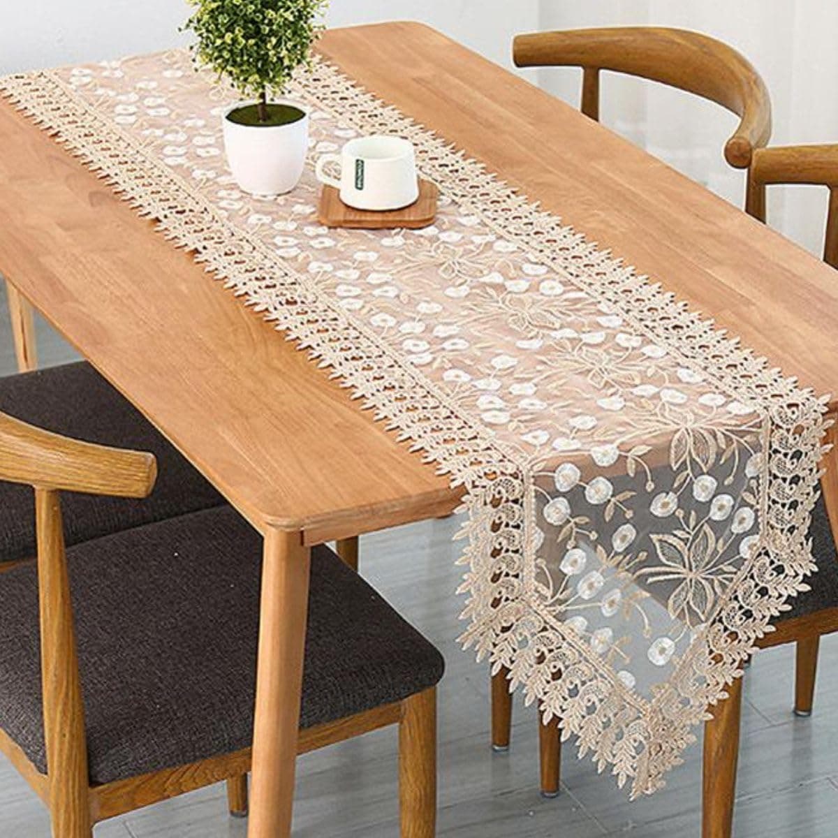 Caminho De Mesa Bordado Dourado Renda Guipir 4 e 6 Cadeiras 148cm x38cm. - Imagem 3