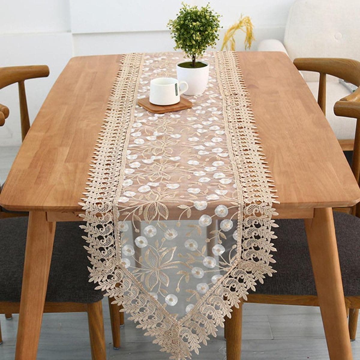 Caminho De Mesa Bordado Dourado Renda Guipir 4 e 6 Cadeiras 148cm x38cm. - Imagem 4