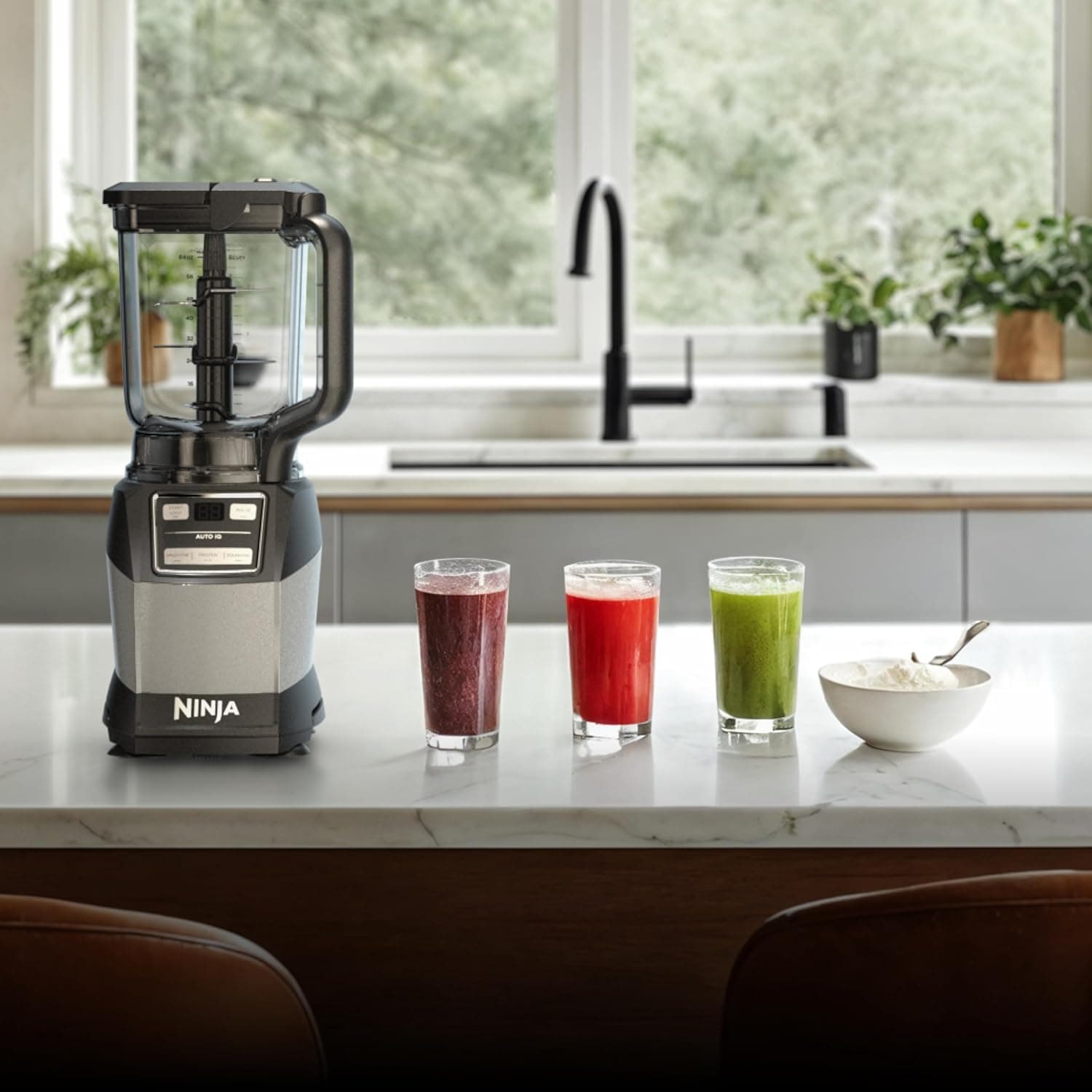 Liquidificador Ninja, sistema compacto de cozinha, 1200 W, 3 funções, smoothies, massas e bebidas congeladas, Auto-IQ, 2 L; jarra de 1 L Tigela de 530 ml Copo dose única, cinza, AMZ493BRN - Imagem 4
