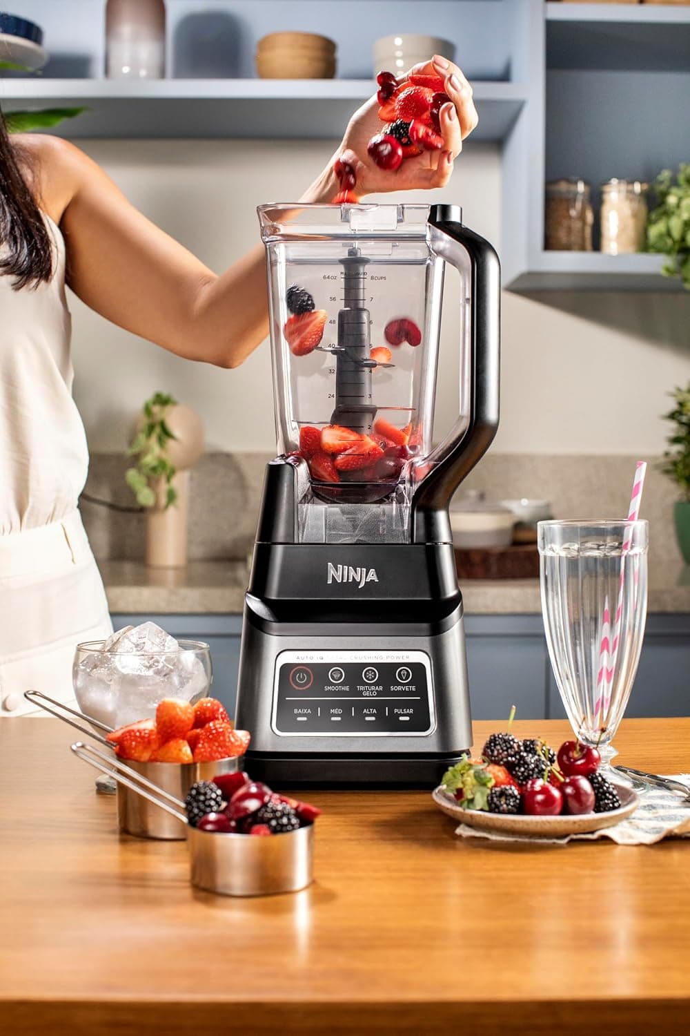 Ninja standalone liquidificador 127v- 1200 Watts de Potência Máxima, 3 Funções para Smoothies, Bebidas Geladas e Cremes com Auto IQ, Jarra Total Crushing de 2,1L com Tampa, Cinza Escuro. - Imagem 4
