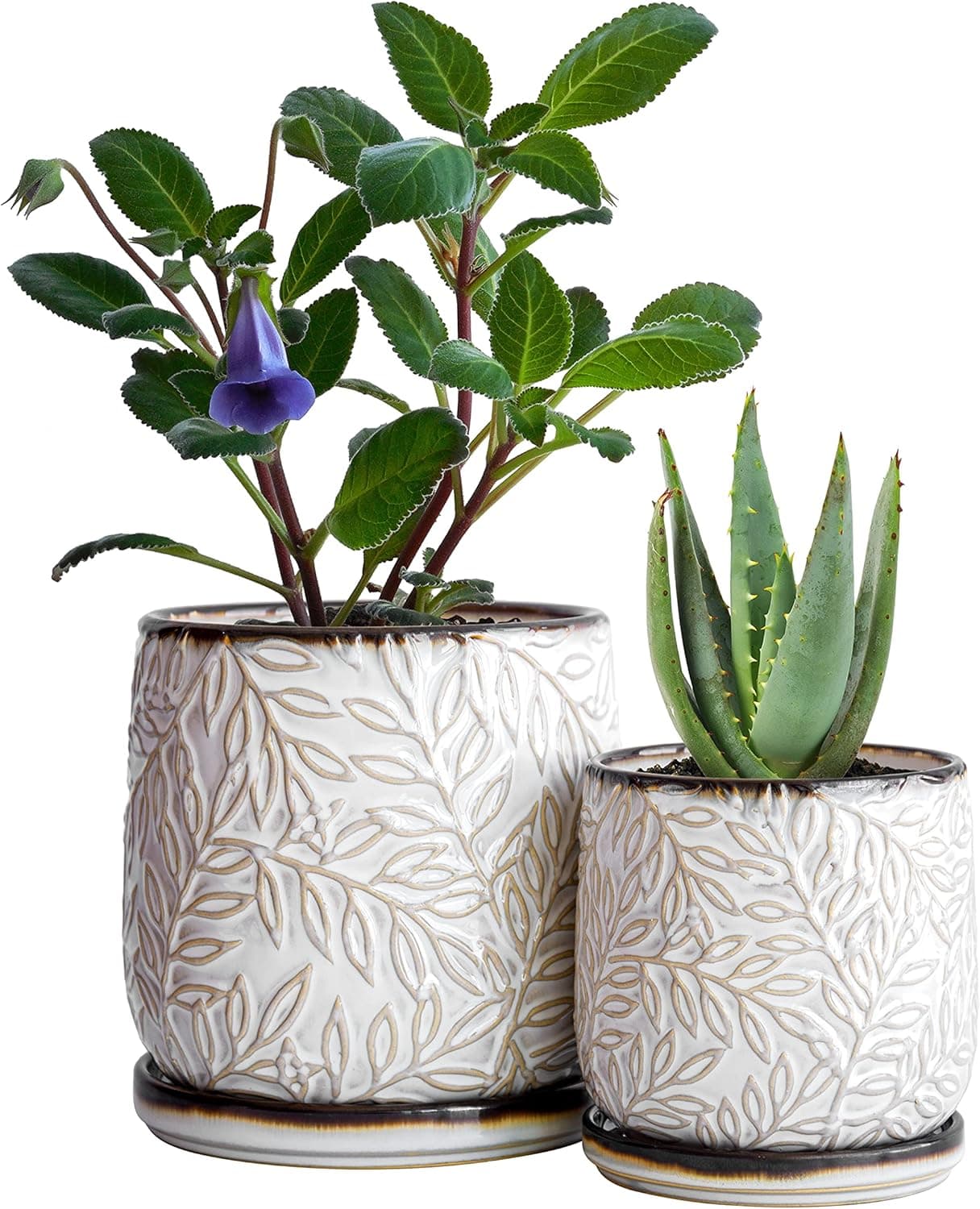Conjunto de 2 vasos de vaso de grés com design de folhas em relevo de 10,16 cm e 15,24 cm com orifício de drenagem e pires, branco defumado, 68,88 cm - L - K1-A-4