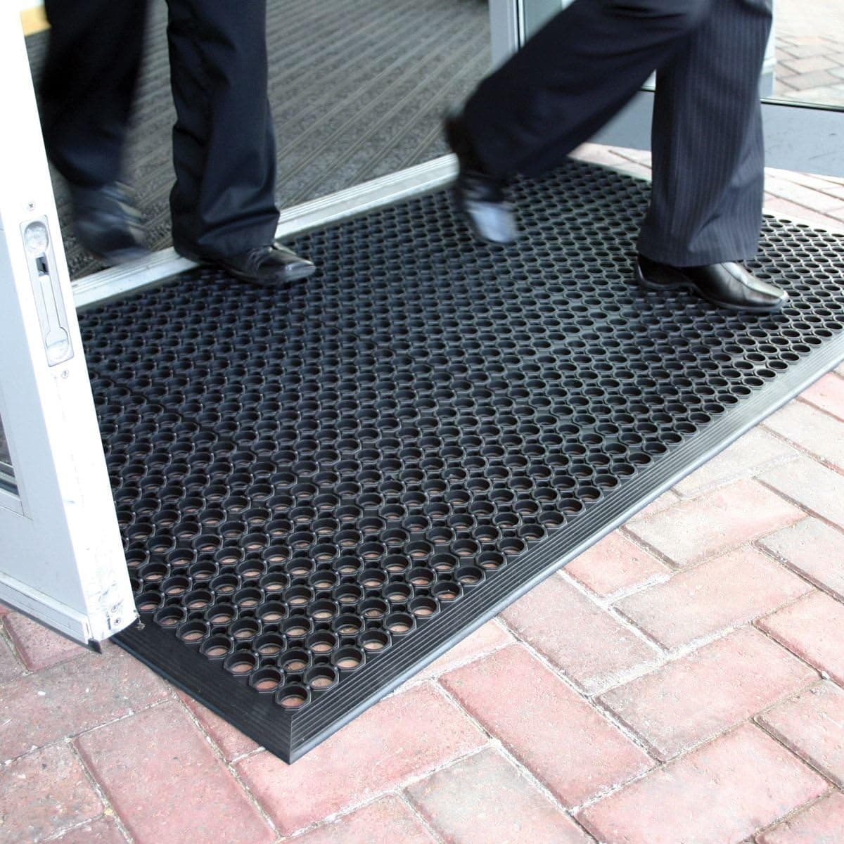 Capacho de borracha grande para uso externo – Tapetes de drenagem resistentes para uso externo 152 x 89 cm com furos – Tapete antiderrapante à prova d'água para porta, cozinha comercial, piscina