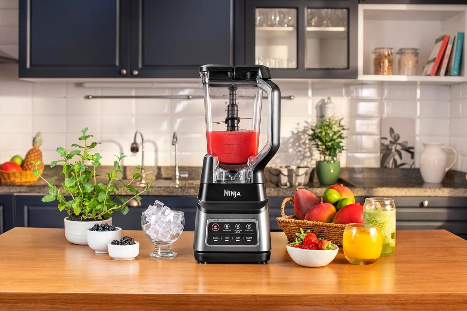 Ninja standalone liquidificador 127v- 1200 Watts de Potência Máxima, 3 Funções para Smoothies, Bebidas Geladas e Cremes com Auto IQ, Jarra Total Crushing de 2,1L com Tampa, Cinza Escuro. - Imagem 3