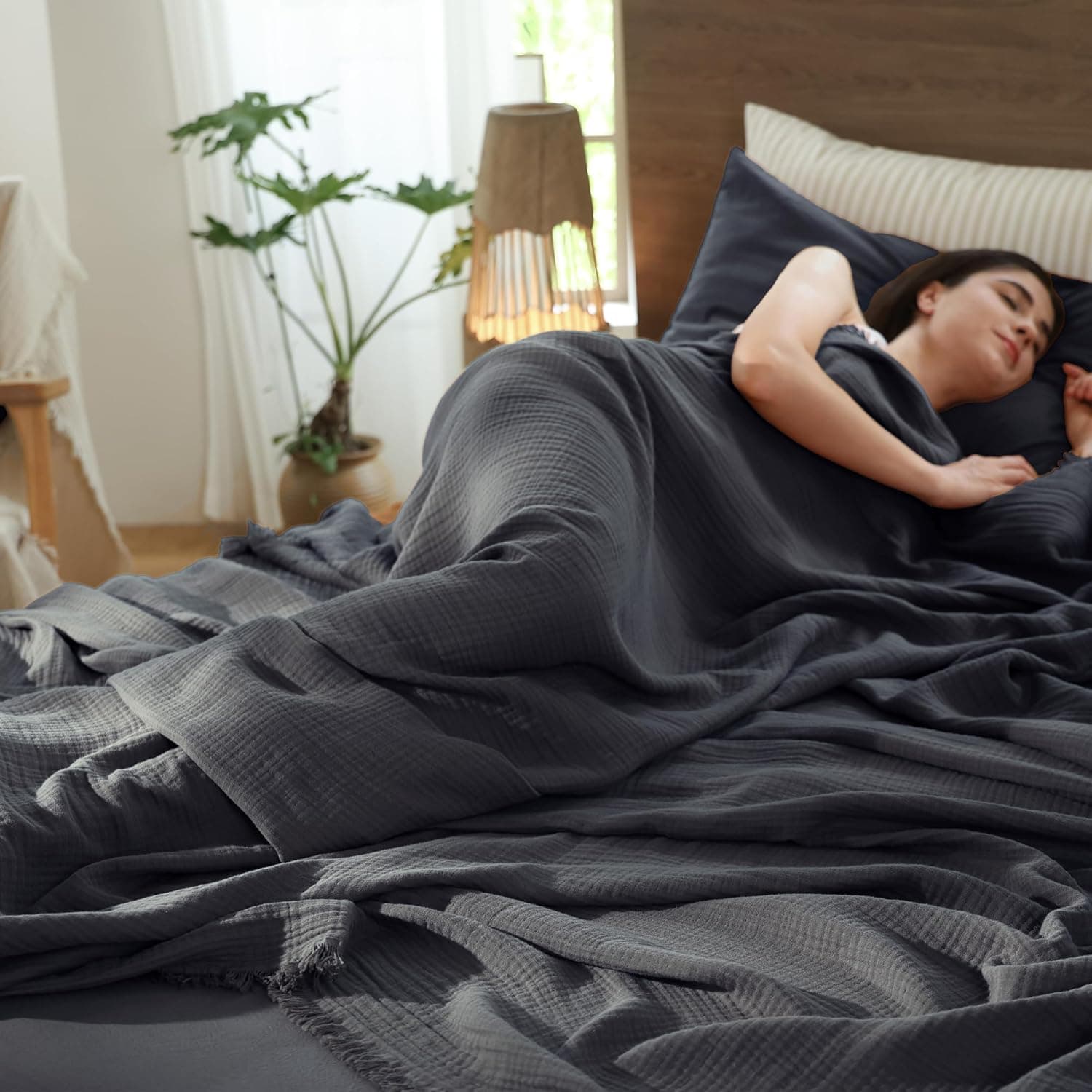 MooMee Cobertor de musselina - Cobertor de gaze de 4 camadas 100% algodão com franjas em toda a volta, ultramacio respirável leve refrescante decorativo para cama, sofá e sofá (cinza escuro, solteiro - Imagem 4