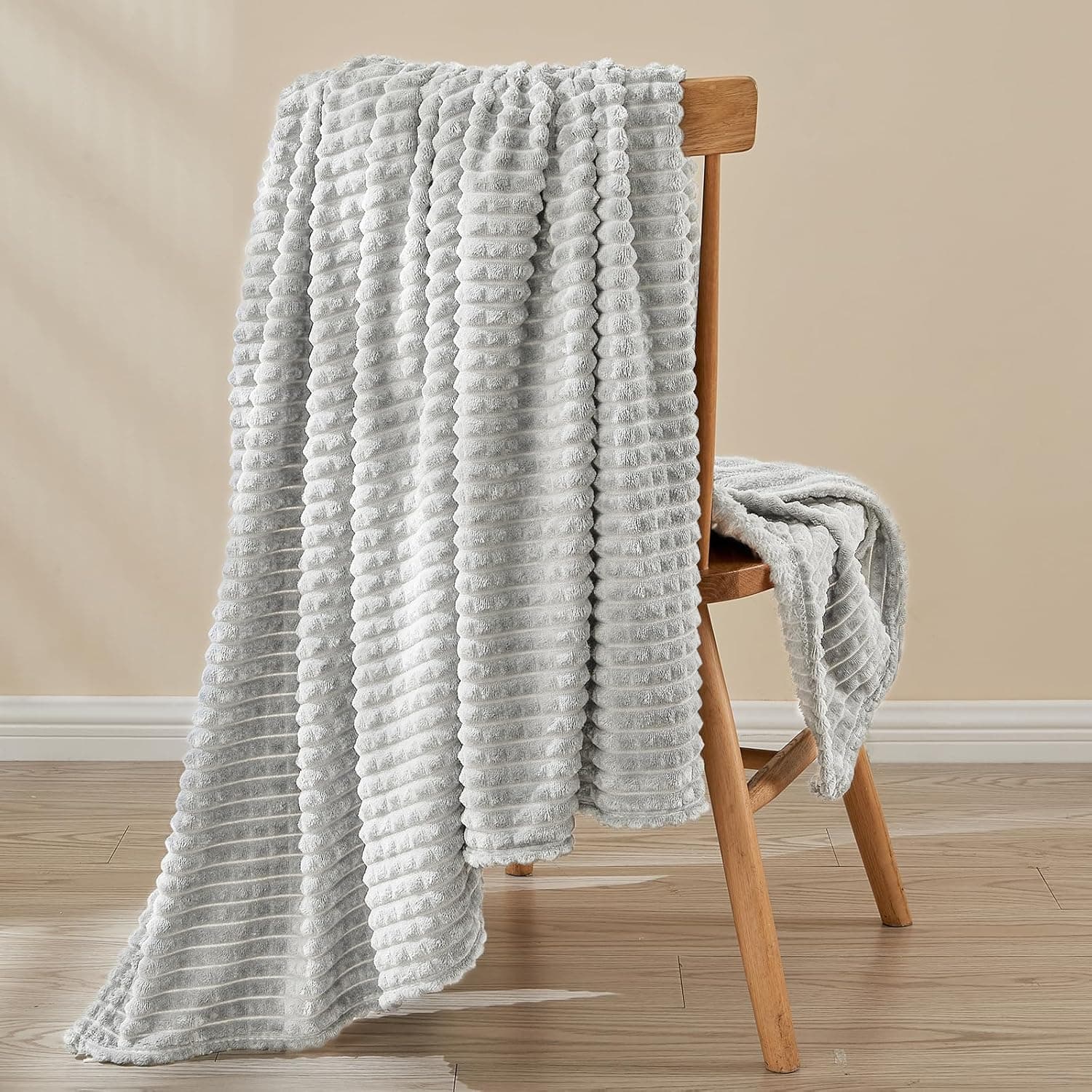 EMME Cobertor de lã de flanela de luxo tamanho solteiro para sofá-cama, sofá, cadeira, macio, macio, quente e aconchegante com design de grade geométrica (cinza claro, 152 x 203 cm) - Imagem 4