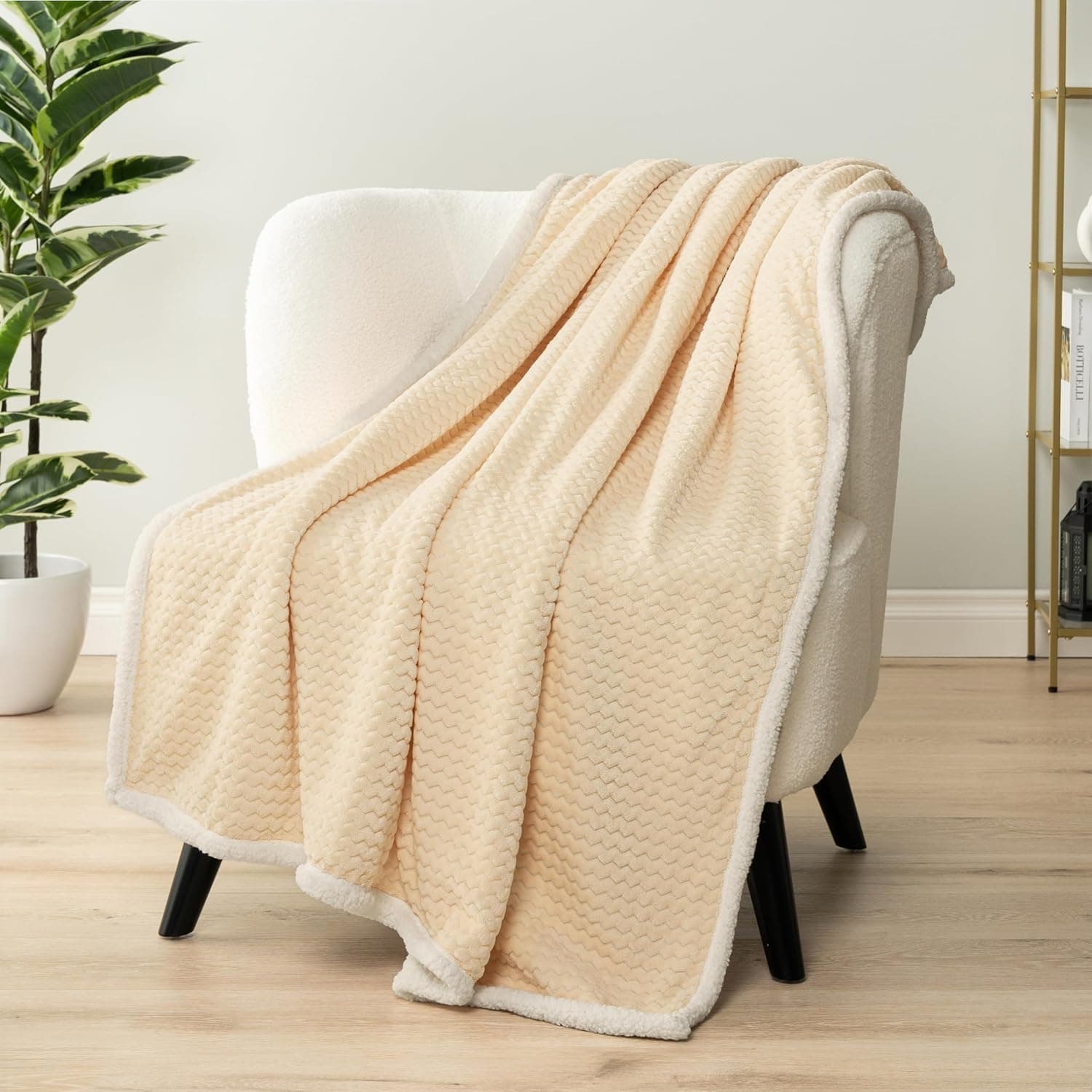 PAVILIA Cobertor de lã sherpa de luxo em chevron para cama de solteiro, sofá, supermacio, pelúcia e felpudo | Reversível, confortável, ondulado, cobertor de colo bege texturizado para casa (152 x 203
