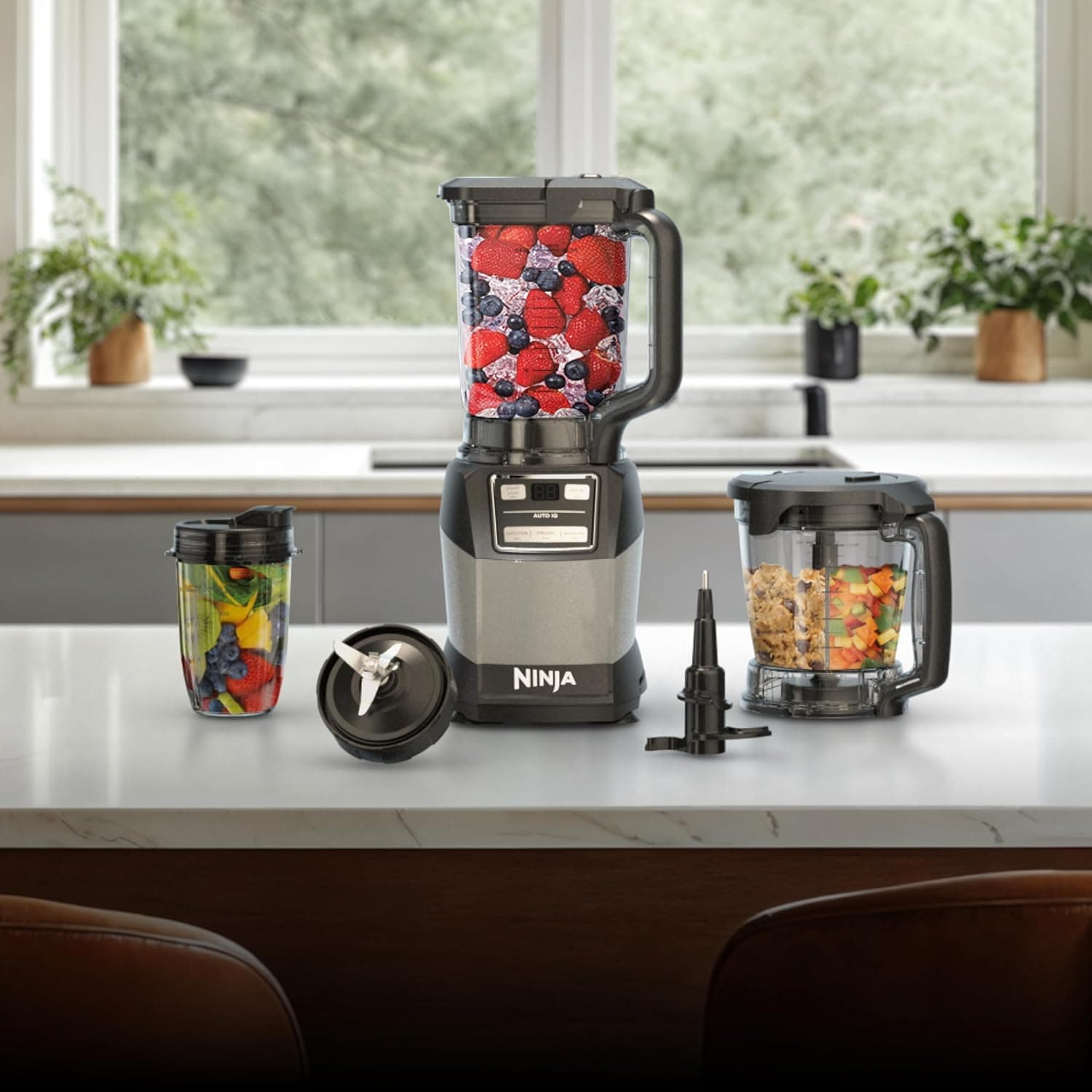 Liquidificador Ninja, sistema compacto de cozinha, 1200 W, 3 funções, smoothies, massas e bebidas congeladas, Auto-IQ, 2 L; jarra de 1 L Tigela de 530 ml Copo dose única, cinza, AMZ493BRN - Imagem 3