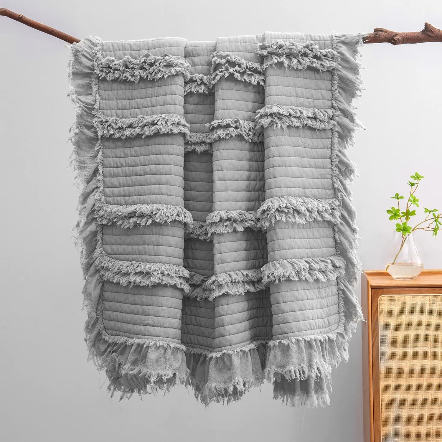 Cobertores ultrafinos pré-lavados acolchoados boho cinza tamanho solteiro para cama, manta decorativa com franjas de babados, cobertor rústico chique lavado com pedra para sofá cama, 152 cm x 203 cm