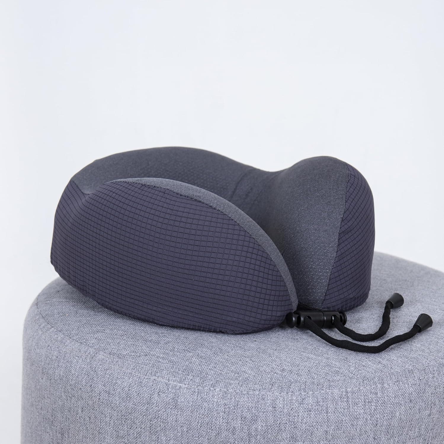 Travesseiro de Viagem - Off Night Cinza - I wanna sleep - Suporte Ergonômico Memory Foam, Compacto, Portátil e Versátil. Ideal para Viagens de Avião, Carro e Ônibus.