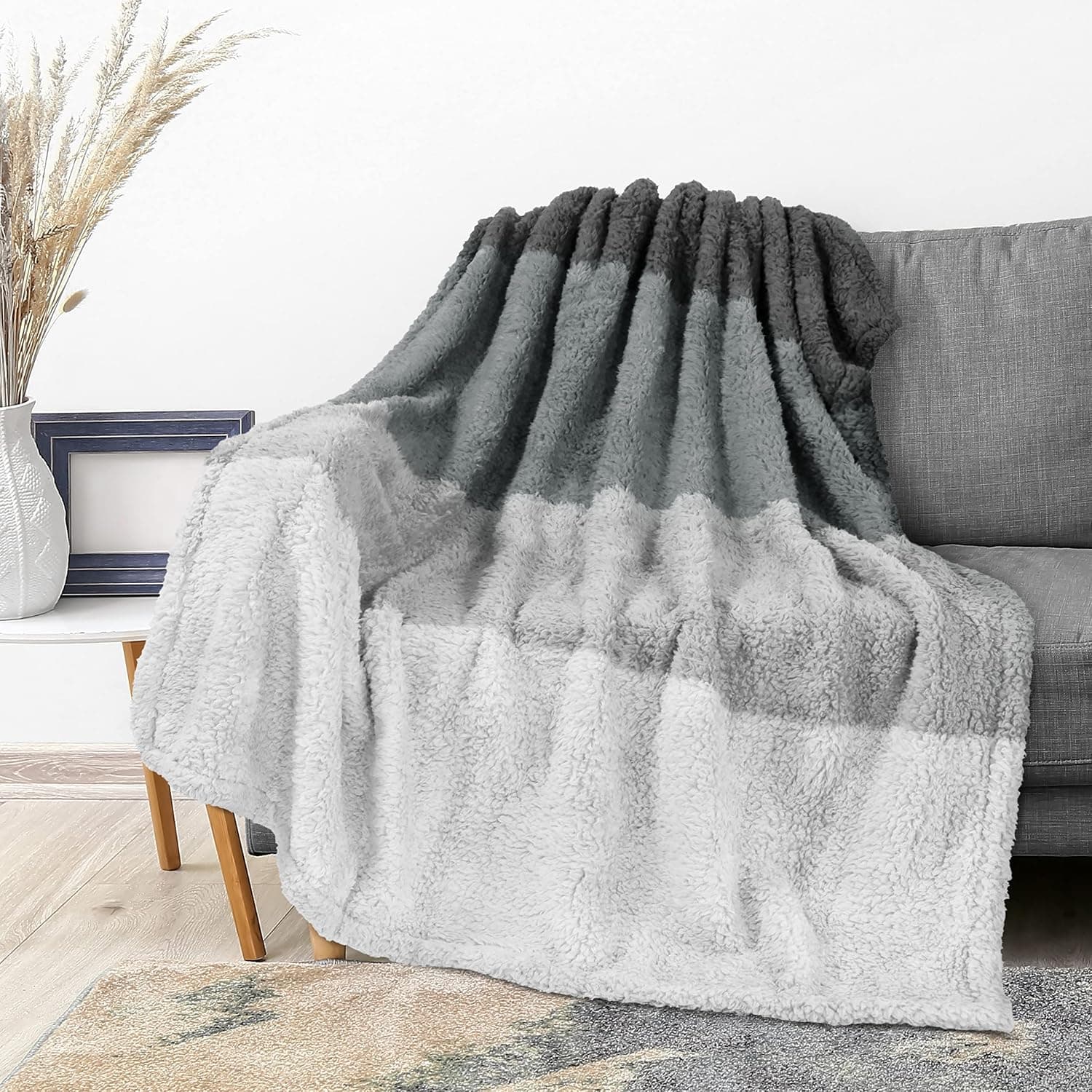 PAVILIA Cobertor Ombre Sherpa para sofá | Cobertor de sofá de microfibra aconchegante de pelúcia felpuda | Manta decorativa gradiente | 152 x 203 cm cinza carvão