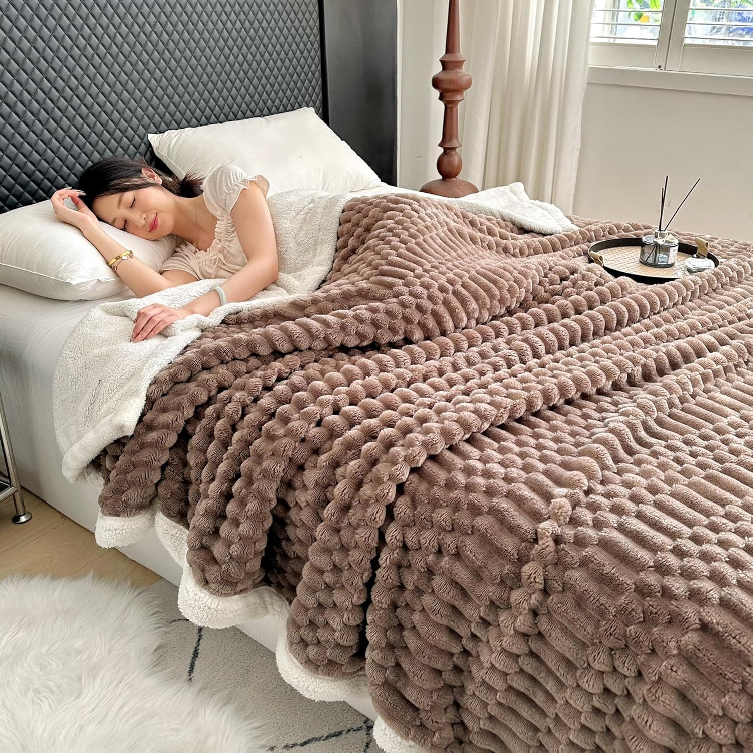 UKELER Cobertor de lã sherpa 152 cm × 203 cm, 470 g/m2 listrado de lã de ovelha para todas as estações, cobertor quente e aconchegante para sofá, cama, escritório, acampamento, café - Imagem 4